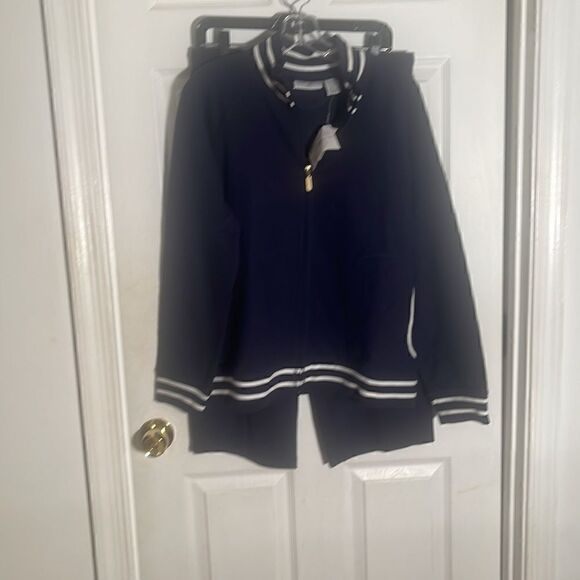 Preswick
& Moore 2 pc. Crop Pants  & Jacket - Picture 1 of 3